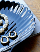 Afbeelding in Gallery-weergave laden, Black Shell